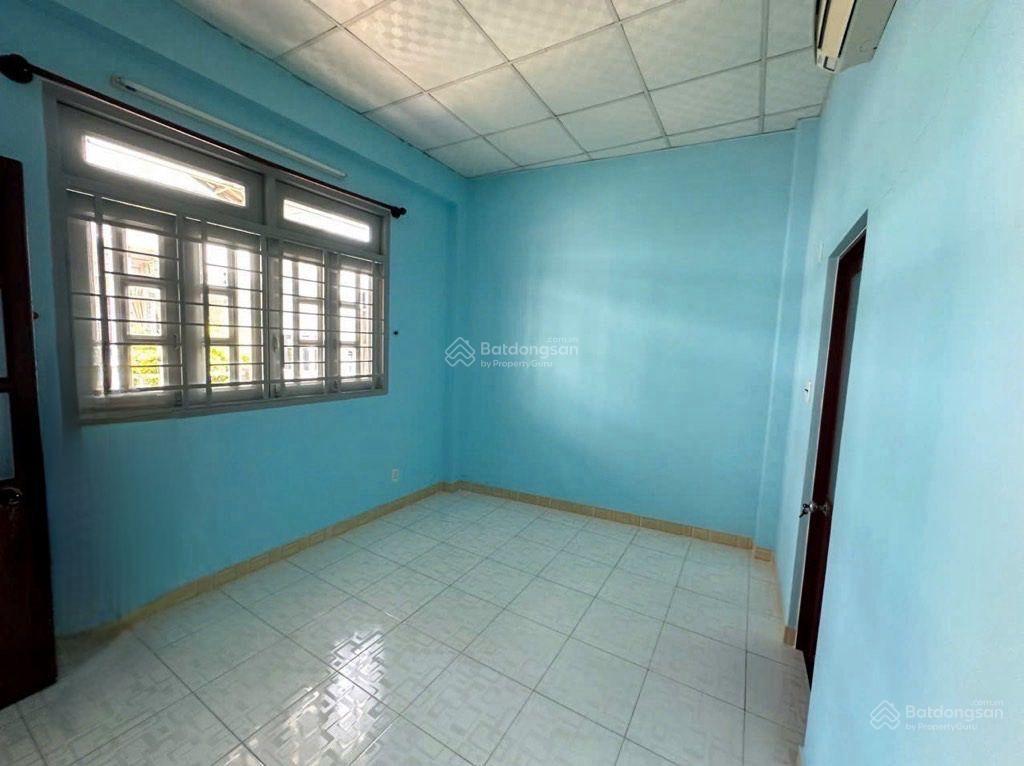 Q4  chỉ 5 tỷ 800tr  nhà 72.8m2 (ngang 5m8 dài 12m), 1 trệt 1 lửng  kqh  shr