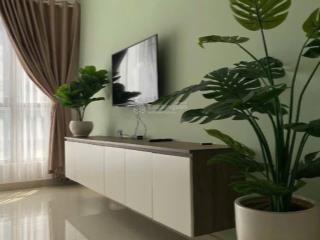 Giữa trung tâm sài gòn lại có ch chỉ bằng chiếc oto celadon ruby chỉ với 2t250 shr bao phí