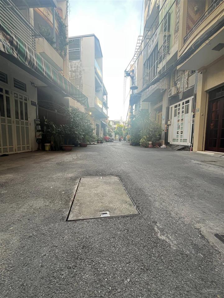 Ngay 1074 trường sa, ô tô thông thoáng, nhà ba tầng mới, sẵn nội thất đẹp, chỉ 7tỷ (???)