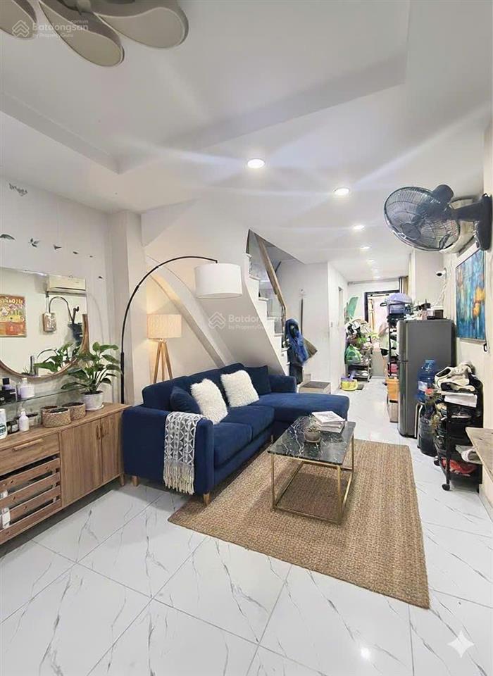 Ngay 1074 trường sa, ô tô thông thoáng, nhà ba tầng mới, sẵn nội thất đẹp, chỉ 7tỷ (???)