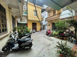 4 phòng khép kín có sân để xe  phòng nào cũng ban công sáng thoáng  cho thuê 20 triệu/tháng