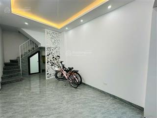 Bán nhà lạc long quân  nhà đẹp ở ngay  40m ra mặt phố  100m ra hồ tây lộng gió  ngõ thông đẹp