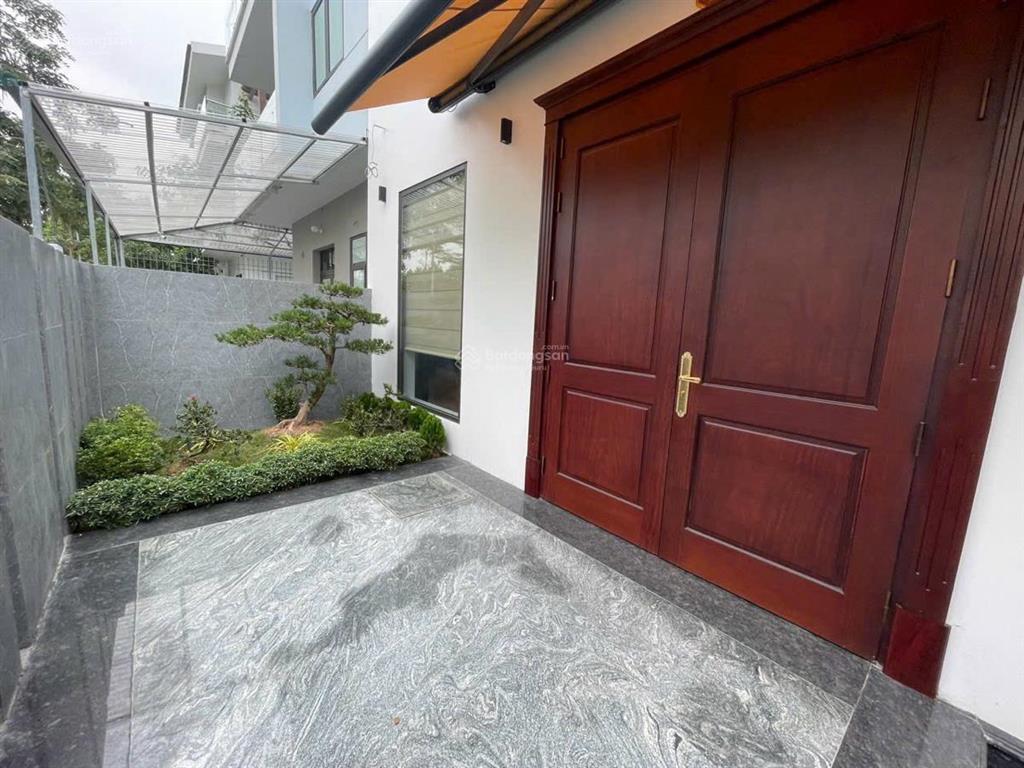 Bán biệt thự víp foresa nam từ liêm, ở luôn 150m2 4 tầng, mặt tiền 10m