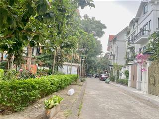 Bán biệt thự đơn lập, lô góc,mỹ đình . 150m 4 tầng , mặt tiền 23m.