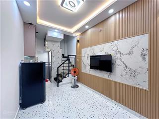 Nhà đẹp  đủ nội thất. bán nhà thích quảng đức 3 tầng, 2pn, 3wc giá 3,5 tỷ