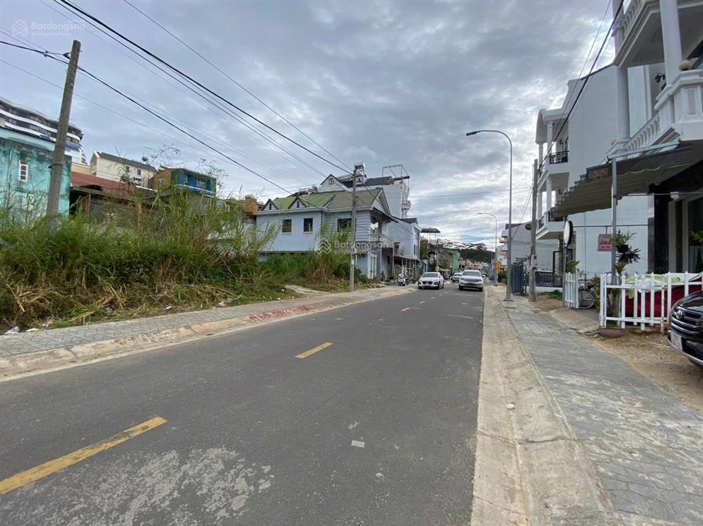 Bán đất 3 mặt tiền trung tâm đà lạt gần hồ xuân hương chỉ 800m 103m², giá 11,7 tỷ
