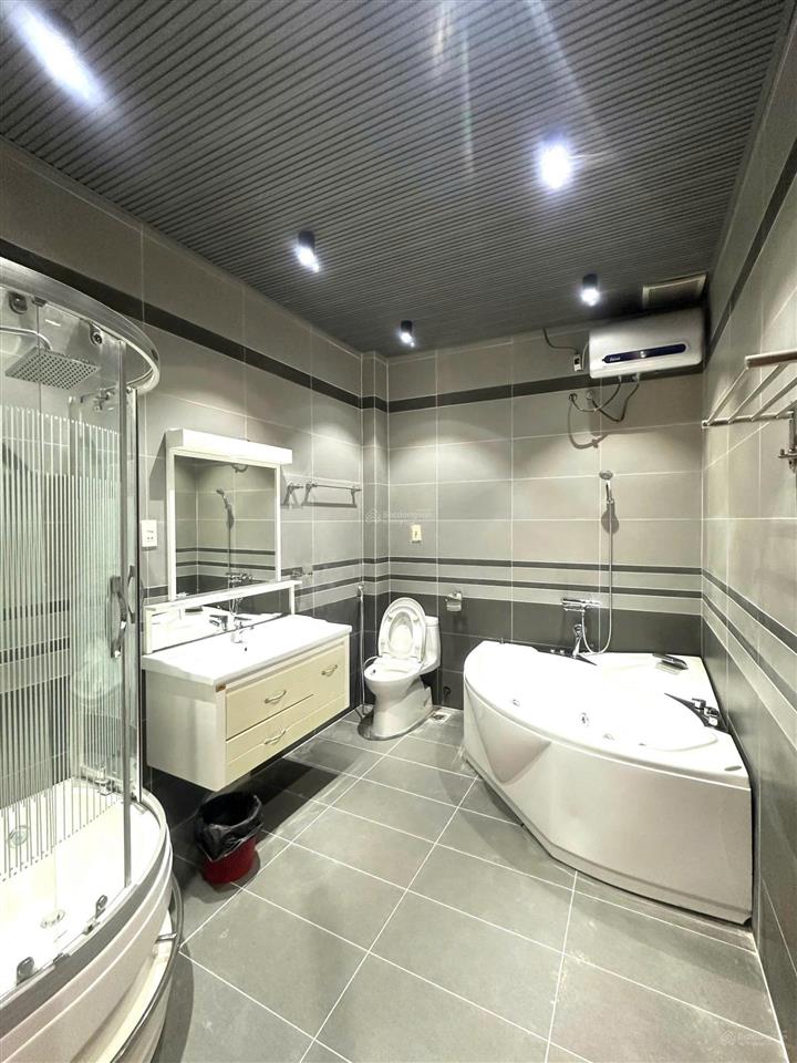 Tòa nhà trung tâm đà lạt cho thuê 500m2 có 3 tầng, 120 tr/tháng. kinh doanh ngân hàng, showroom lớn