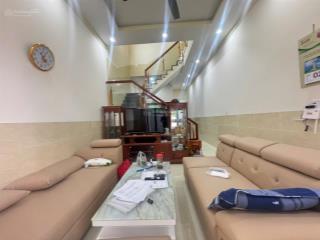 Anh giám đốc chuyển công tác, bán lại nhà lầu tự xây để ở tại trảng dài.