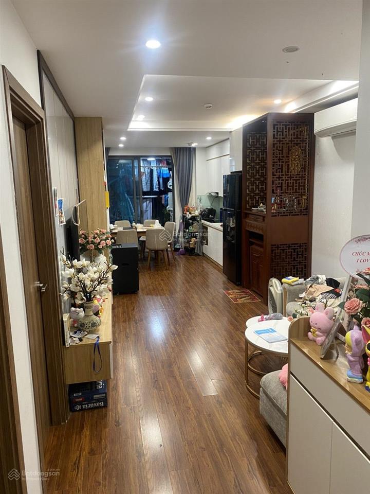 Bán chung cư 176 định công, 65m2 2 phòng ngủ 2 vệ sinh, đủ đồ, sân chơi, bể bơi, giá 6 tỷ 900