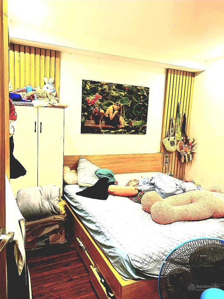 Bán chung cư 176 định công, 65m2 2 phòng ngủ 2 vệ sinh, đủ đồ, sân chơi, bể bơi, giá 6 tỷ 900