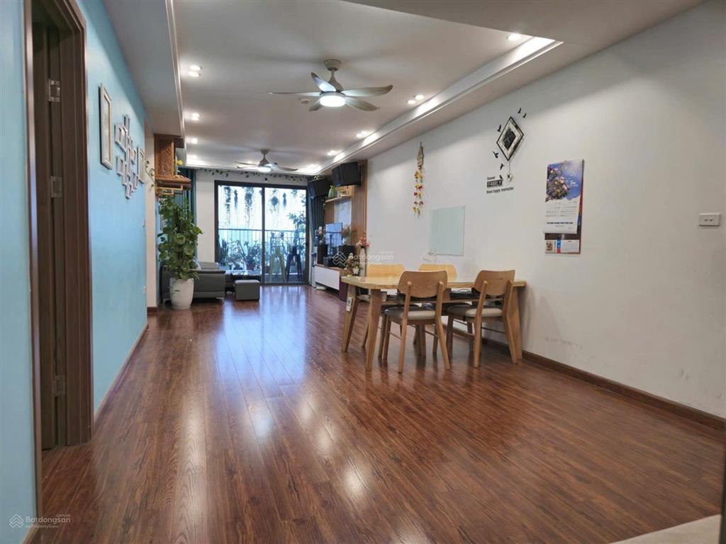 Cho thuê chung cư 176 định công, 71m2, 2 phòng ngủ 2 vệ sinh, sân chơi, bể bơi, đủ đồ, 12 triệu/th