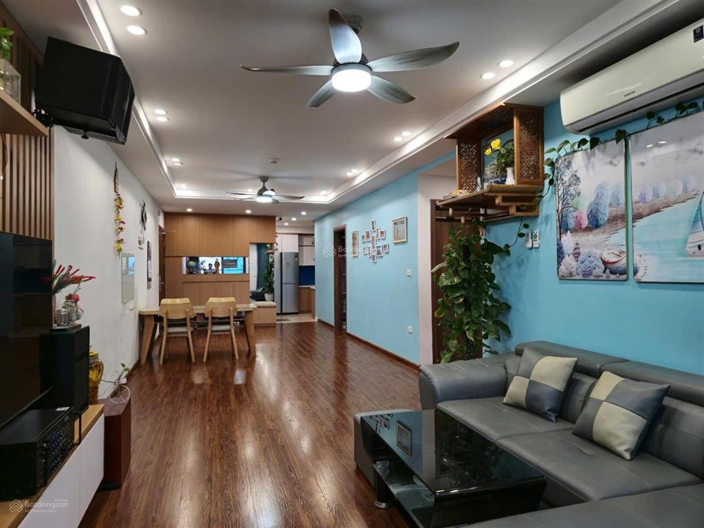 Cho thuê chung cư 176 định công, 71m2, 2 phòng ngủ 2 vệ sinh, sân chơi, bể bơi, đủ đồ, 12 triệu/th