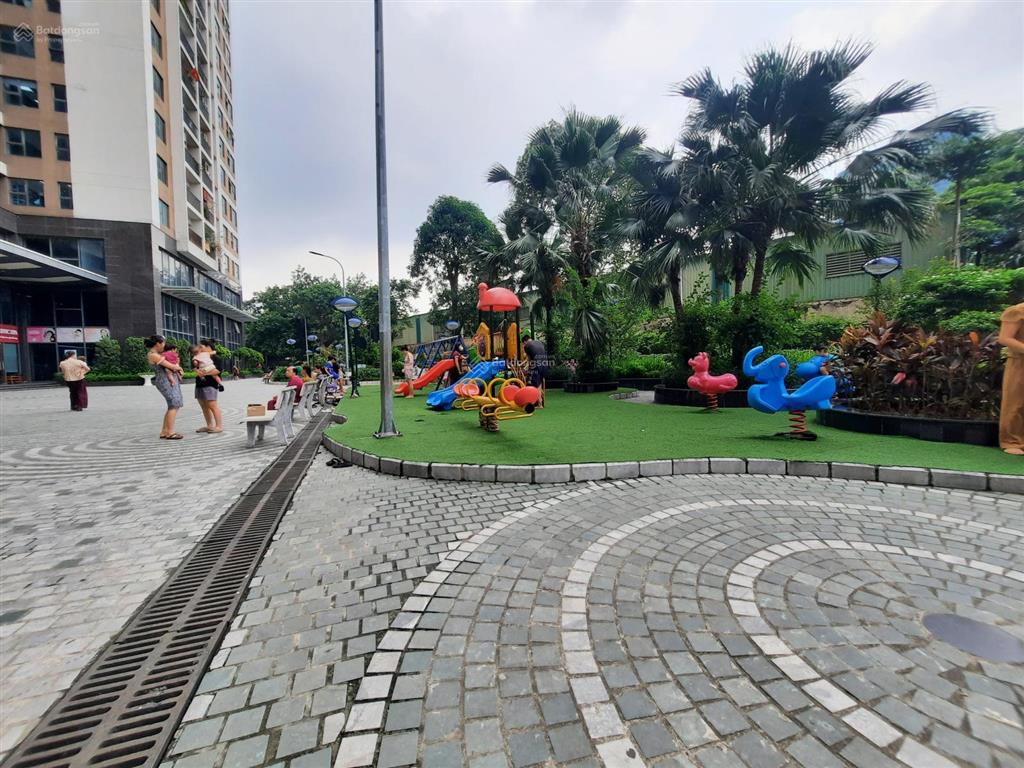 Cho thuê chung cư 176 định công 66m2, 2 ngủ 2 vs, sân chơi, bể bơi, đủ đồ, 10 triệu 500/th