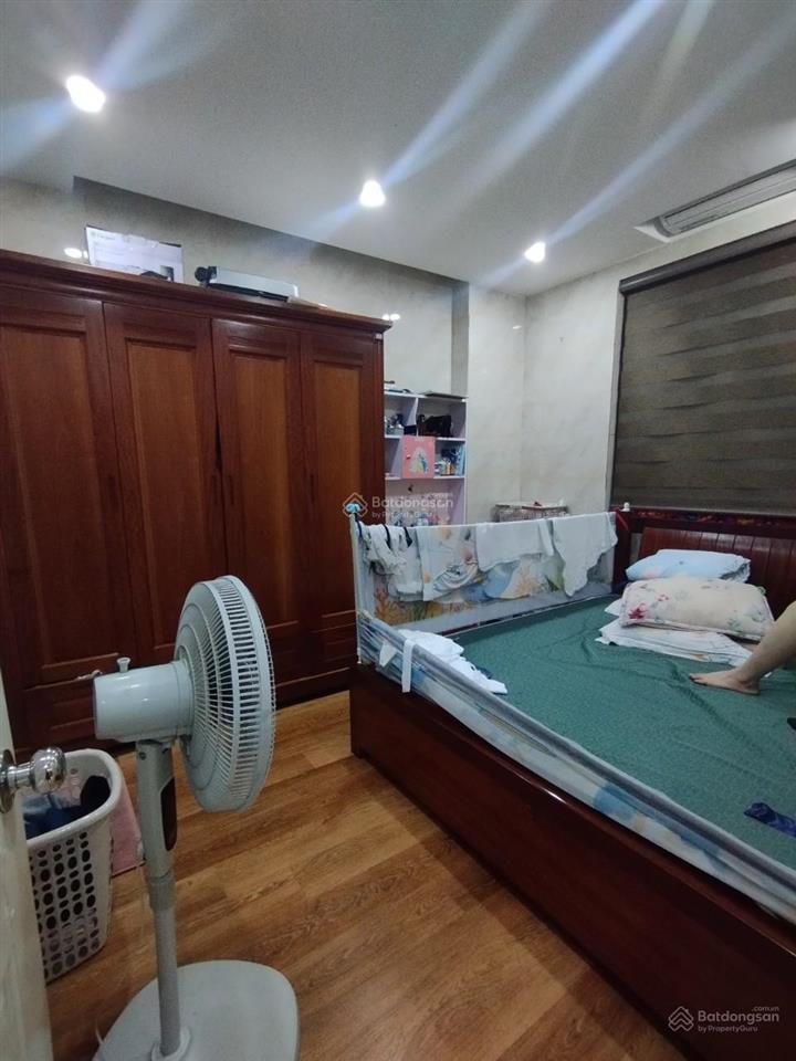 Bán chung cư ct9 kđt định công, 72m2 2 phòng ngủ 2 vệ sinh, đủ đồ, sân chơi, bể bơi, giá 5 tỷ 650
