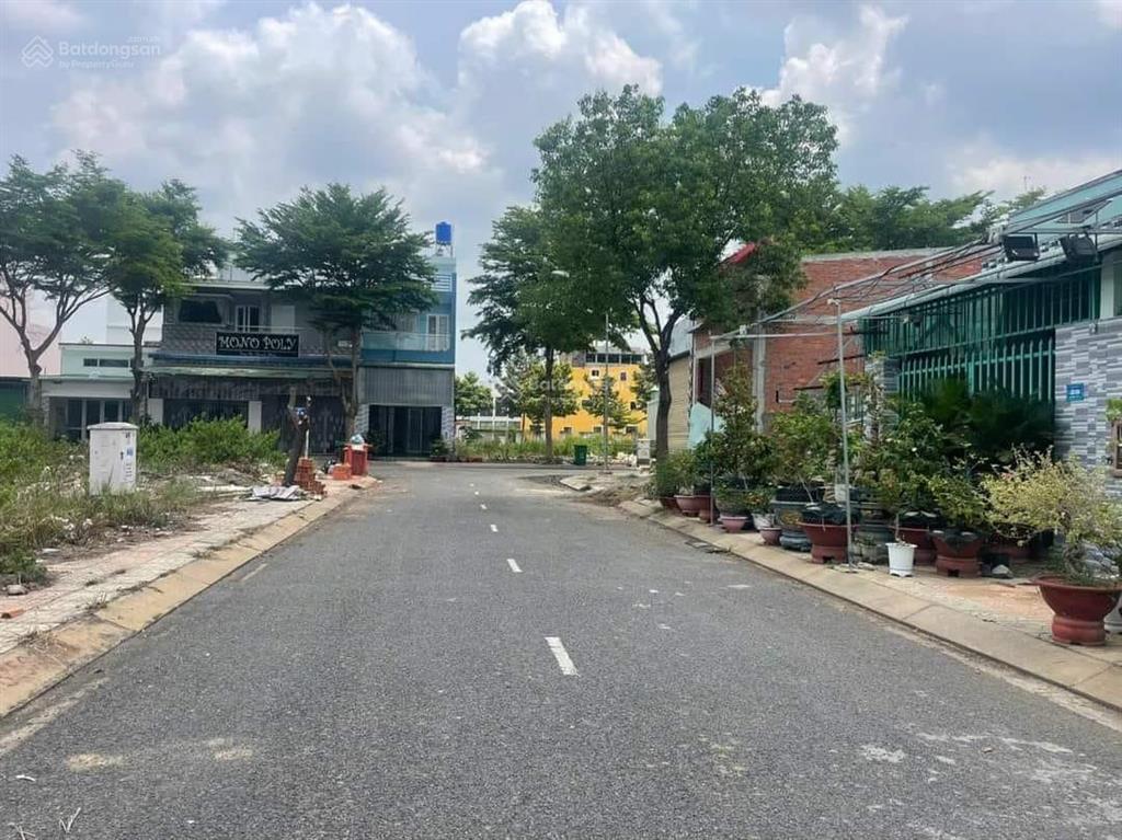 Bán gấp. ngộp đất đường phan thanh giản, chợ lách. 110m2 ra ngộp giá còn 300tr, sổ riêng 0843 378 ***