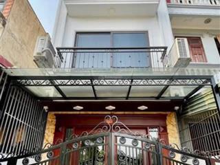 Siêu phẩm là đây cả nhà ơi nhà chủ xây dựng siêu xịn đẳng cấp ô tô ra vào thoải mái gần trụ sở quận