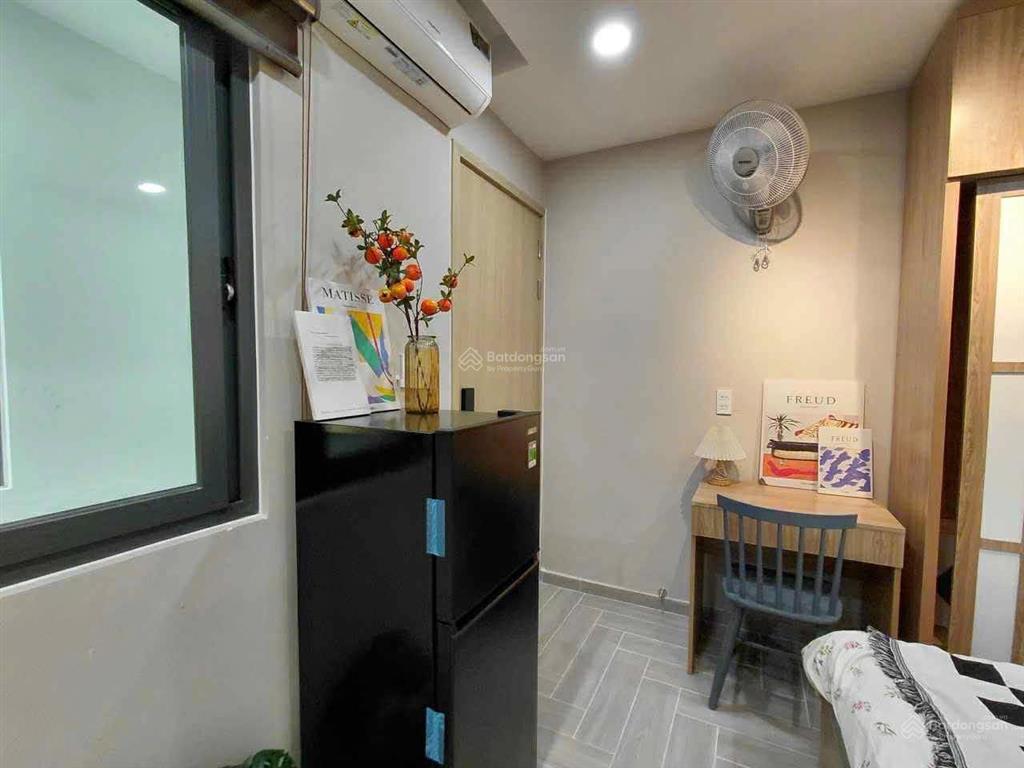 Phòng trọ 30m2 full nội thất,cửa sổ,máy giặt riêng, máy hút mùi tại phú nhuận, gần bình thạnh,q1,q3