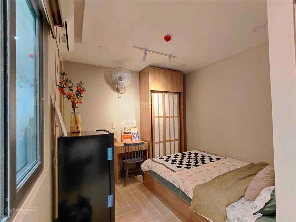 Phòng trọ 30m2 full nội thất,cửa sổ,máy giặt riêng, máy hút mùi tại phú nhuận, gần bình thạnh,q1,q3
