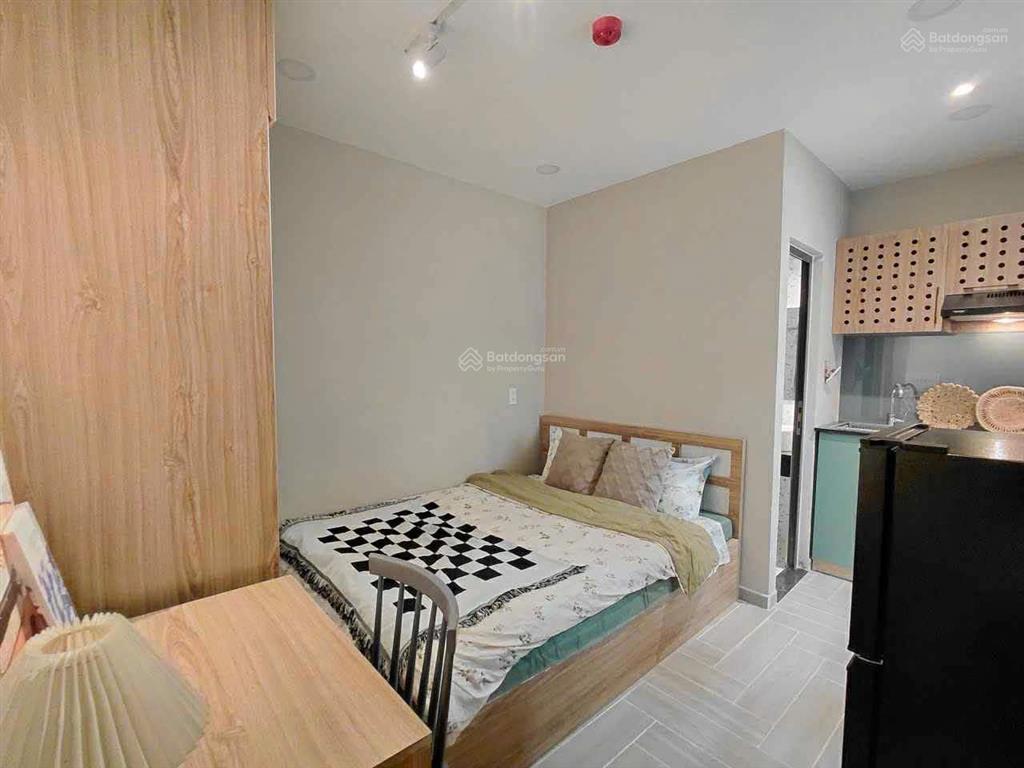 Phòng trọ 30m2 full nội thất,cửa sổ,máy giặt riêng, máy hút mùi tại phú nhuận, gần bình thạnh,q1,q3