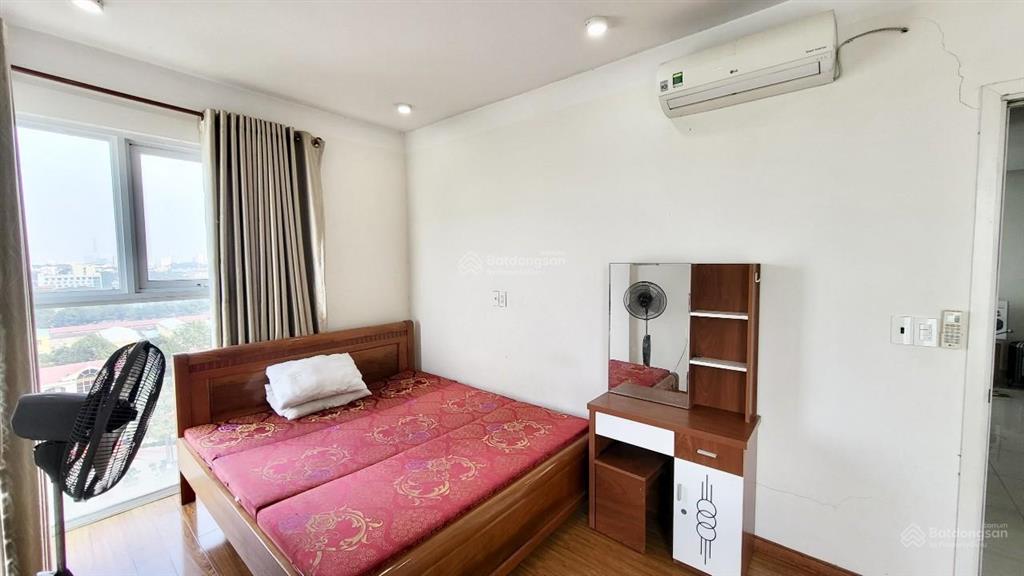 Bán căn hộ chung cư bàu cát 2, 58m2, 2pn, 2wc, 2.35 tỷ, có sổ hồng
