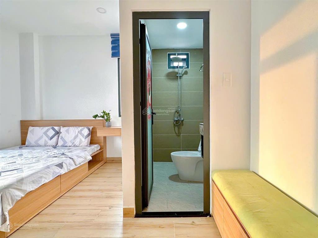 Cho thuê căn hộ tách bếp, cửa sổ lớn full nội thất cơ bản sư vạn hạnh, quận 10, gần đh kinh tế
