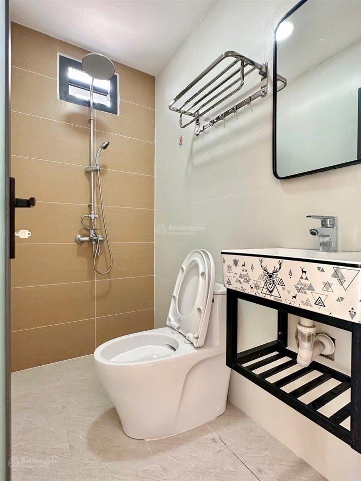 Cho thuê căn hộ tách bếp, cửa sổ lớn full nội thất cơ bản sư vạn hạnh, quận 10, gần đh kinh tế