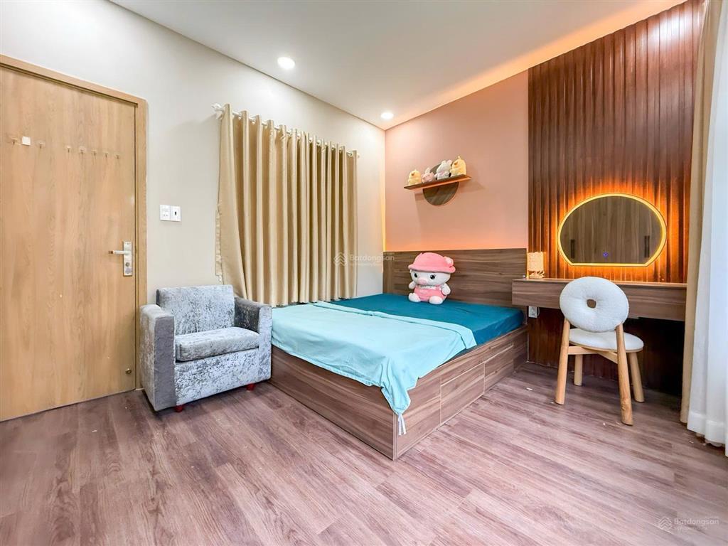 Cho thuê căn hộ 2pn mới 100%, full nội thất, giặt sấy riêng, ban công sân vườn ở hoàng diệu quận 4