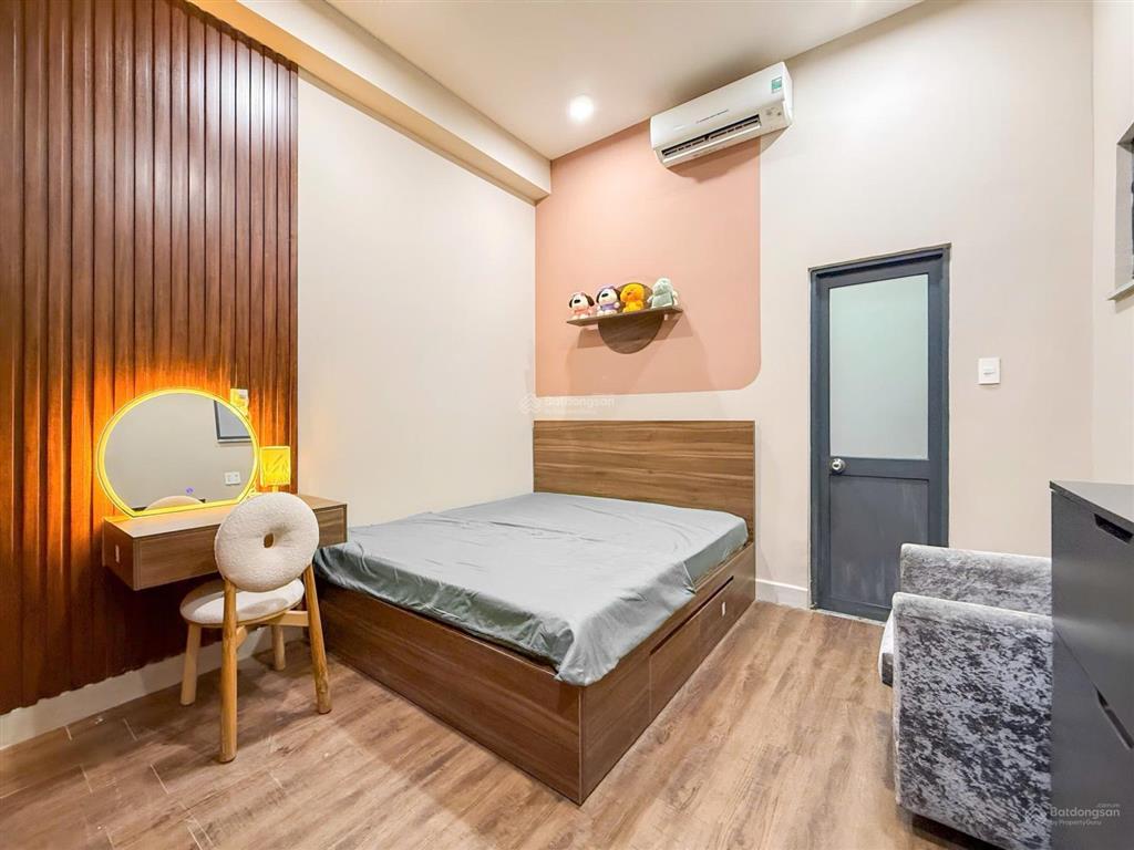 Cho thuê căn hộ 2pn mới 100%, full nội thất, giặt sấy riêng, ban công sân vườn ở hoàng diệu quận 4