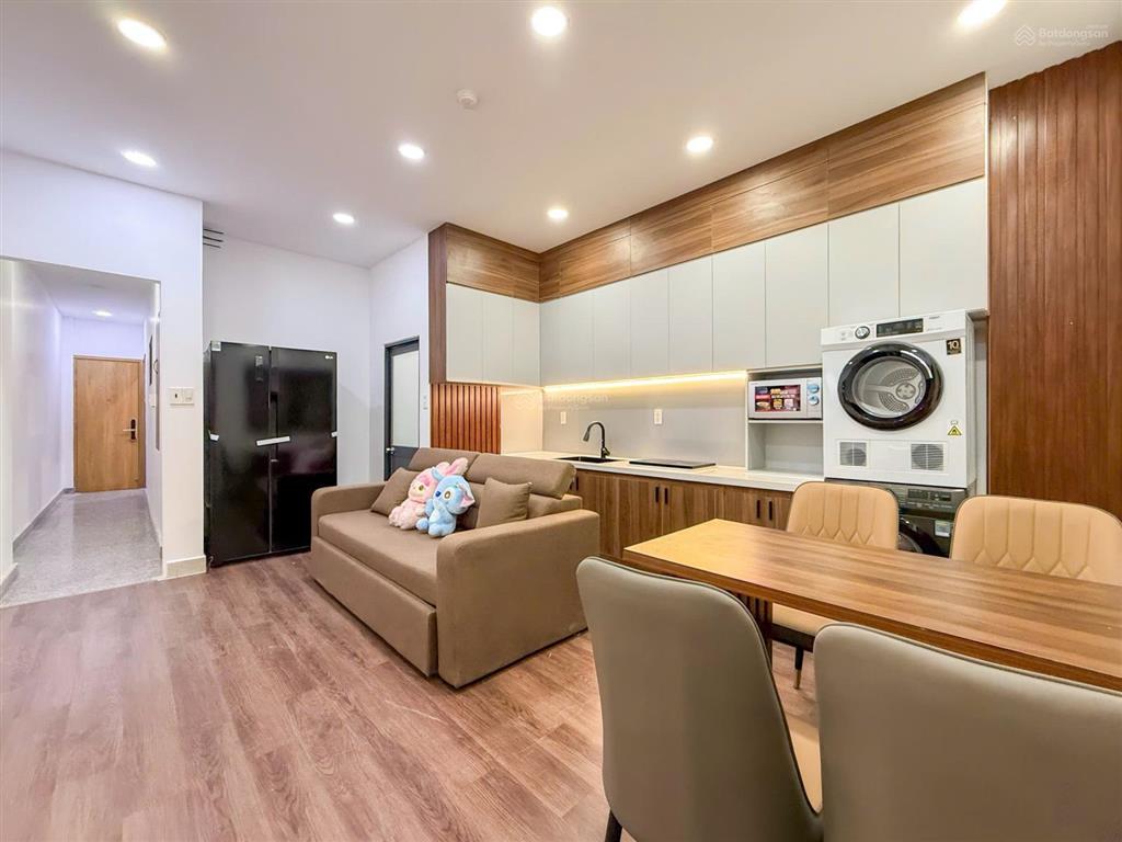 Cho thuê căn hộ 2pn mới 100%, full nội thất, giặt sấy riêng, ban công sân vườn ở hoàng diệu quận 4