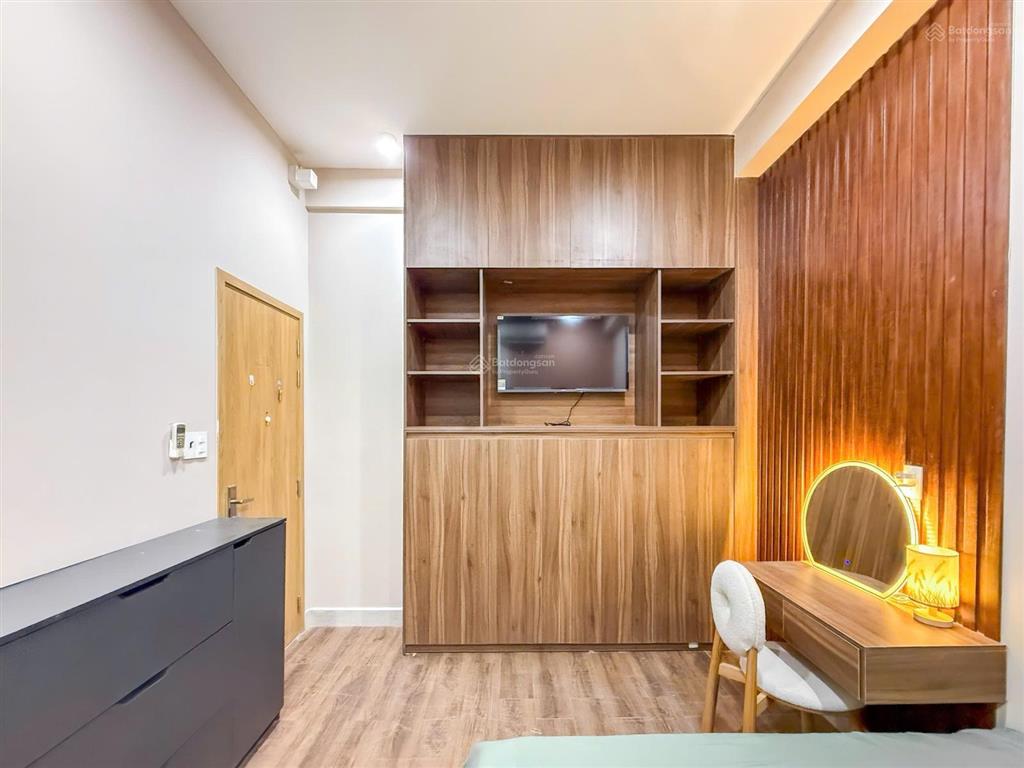 Cho thuê căn hộ 2pn mới 100%, full nội thất, giặt sấy riêng, ban công sân vườn ở hoàng diệu quận 4