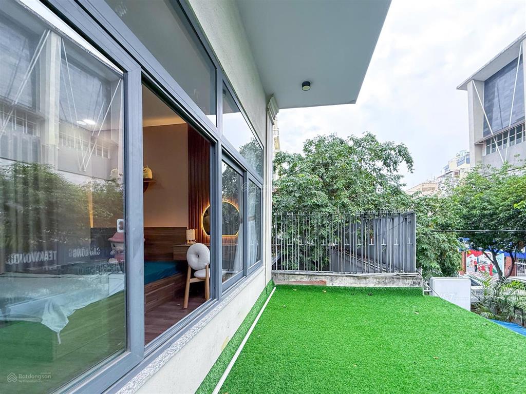 Cho thuê căn hộ 2pn mới 100%, full nội thất, giặt sấy riêng, ban công sân vườn ở hoàng diệu quận 4