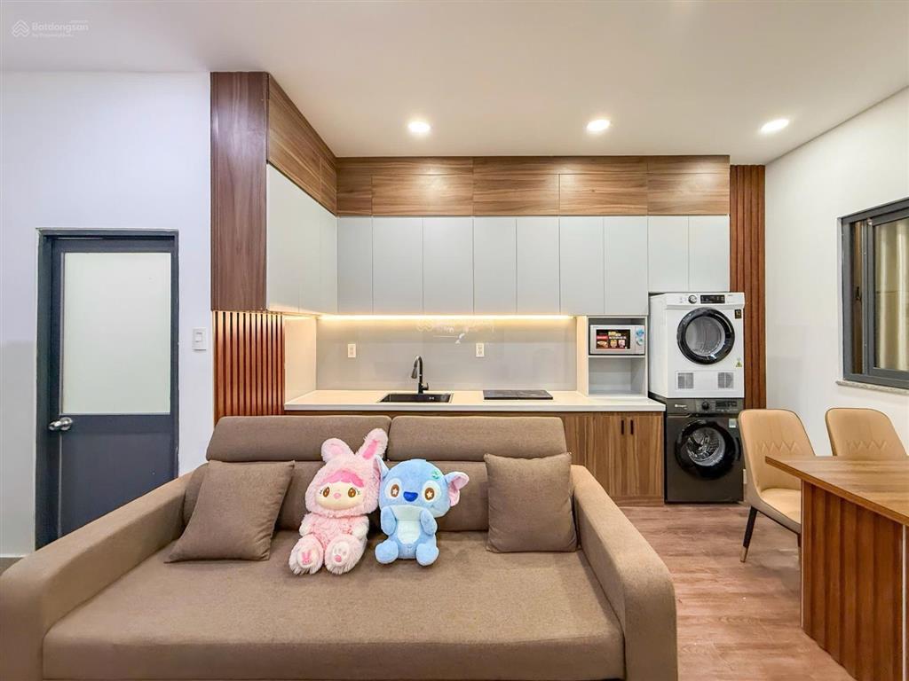 Cho thuê căn hộ 2pn mới 100%, full nội thất, giặt sấy riêng, ban công sân vườn ở hoàng diệu quận 4