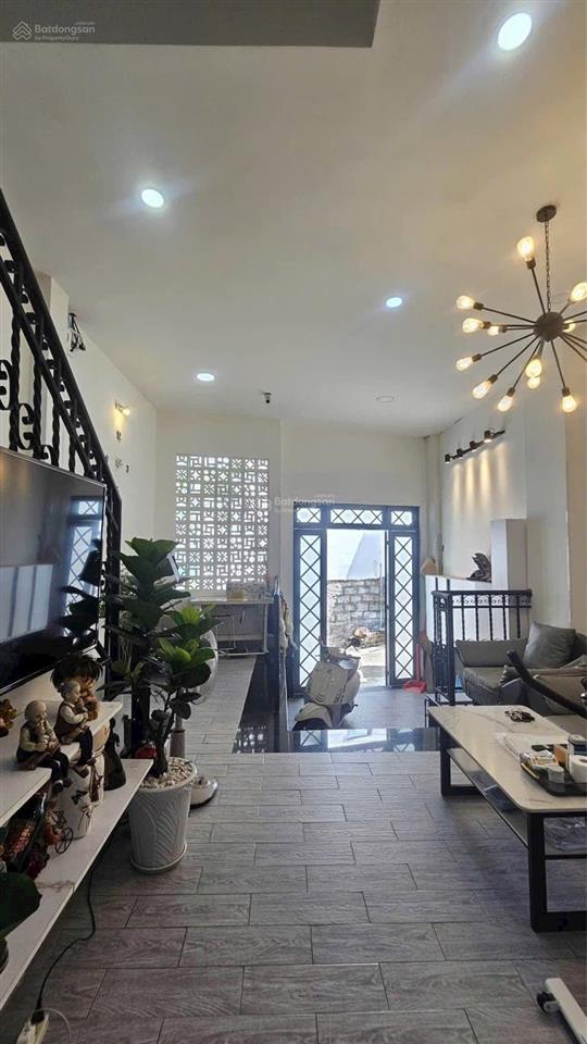 Bán nhà mới 3 tầng giá 4.1tỷ, ngay tttp nha trang, gần biển, siêu thị, đầy đủ tiện ích dân sinh