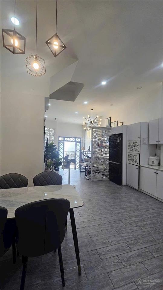 Bán nhà mới 3 tầng giá 4.1tỷ, ngay tttp nha trang, gần biển, siêu thị, đầy đủ tiện ích dân sinh