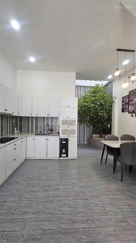 Bán nhà mới 3 tầng giá 4.1tỷ, ngay tttp nha trang, gần biển, siêu thị, đầy đủ tiện ích dân sinh
