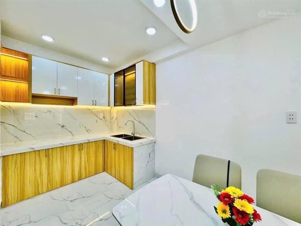 Xuất cảnh bán gấp nhà hẻm 6m lê văn quới, 4 x 20,5 tầng btct, 5pn 6wc, sân thượng, gần ngã 4 bốn xã