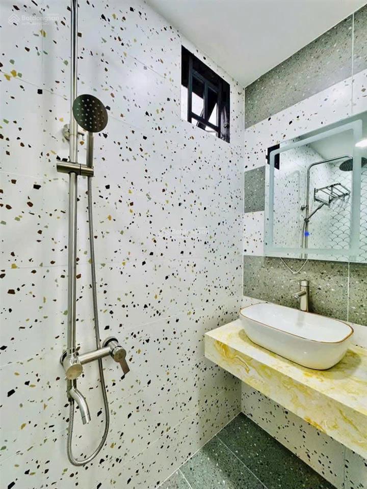 Xuất cảnh bán gấp nhà hẻm 6m lê văn quới, 4 x 20,5 tầng btct, 5pn 6wc, sân thượng, gần ngã 4 bốn xã