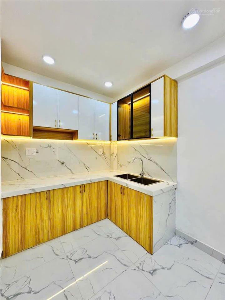 Xuất cảnh bán gấp nhà hẻm 6m lê văn quới, 4 x 20,5 tầng btct, 5pn 6wc, sân thượng, gần ngã 4 bốn xã