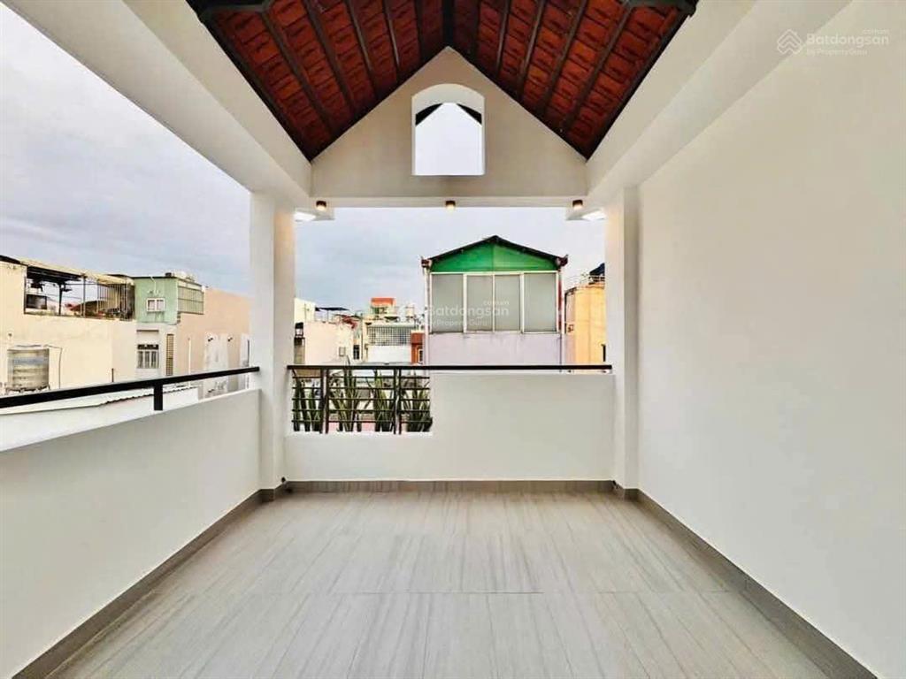 Xuất cảnh bán gấp nhà hẻm 6m lê văn quới, 4 x 20,5 tầng btct, 5pn 6wc, sân thượng, gần ngã 4 bốn xã