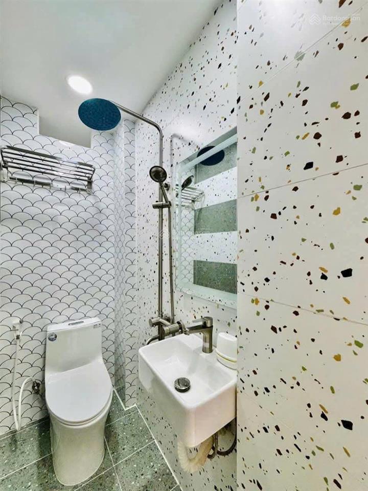 Xuất cảnh bán gấp nhà hẻm 6m lê văn quới, 4 x 20,5 tầng btct, 5pn 6wc, sân thượng, gần ngã 4 bốn xã