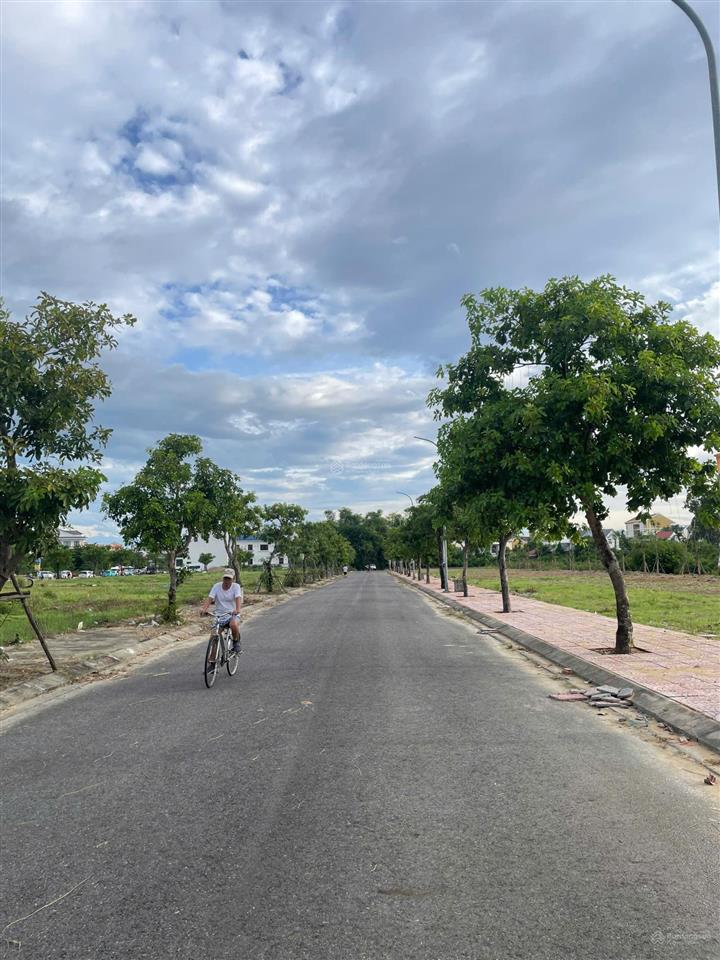 Bán nhanh 2 lô đất liền kề 200m² ngay phố cổ hội an, giá 5,5 tỷ/lô, sổ hồng riêng, ck 2% khi cọc