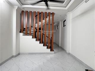 Bán nhà đẹp 3 tầng lô góc gần nhổn, ô tô đỗ cửa, giá chỉ 4.5 tỷ