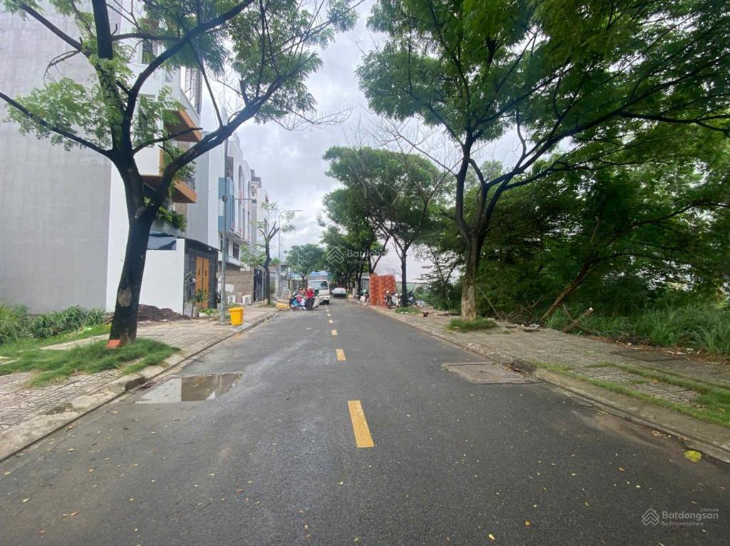 Bán đất góc 2 mặt hẻm 6m an phú đông 27, dt 4x21,5m. (85m2) khu 32 nền đã có sổ.