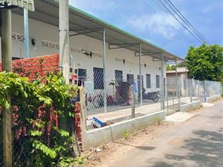 Bán cắt lỗ 1656m sẵn 200m2 tc ngang 20m mặt tiền đừơng huyện nhựa 32m giá 1tỷ450