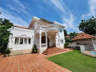 Cho thuê villa 4pn sân vườn hồ bơi riêng, khu compound bờ sông gần thảo điền giá 3800$