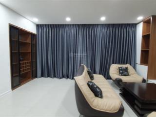 Gia đình bán căn góc cc nguyễn phúc nguyên q.3. dt 100m2 3p 2wc. sh. giá 5,9 tỷ.  0784 336 ***