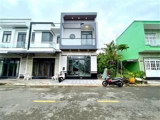 Chủ ngộp bán gấp căn nhà gần chợ bình chánh  sổ hồng riêng