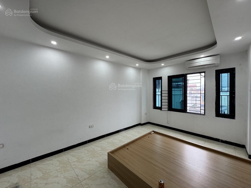  bán nhà minh khai  mai động 36m ( sổ đỏ chính chủ ,ko qh ) 6ty8 + 3 ngủ sân cổng để xe riêng