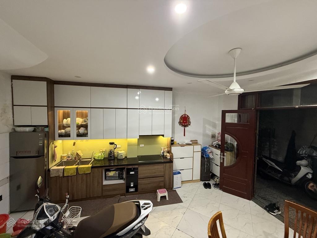  bán nhà minh khai  mai động 36m ( sổ đỏ chính chủ ,ko qh ) 6ty8 + 3 ngủ sân cổng để xe riêng