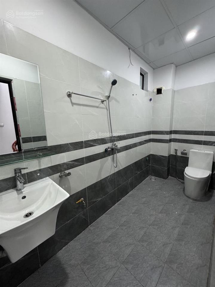  bán nhà minh khai  mai động 36m ( sổ đỏ chính chủ ,ko qh ) 6ty8 + 3 ngủ sân cổng để xe riêng